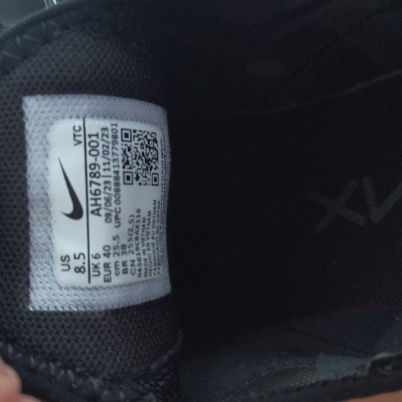 Nike Air Max 270 Athletic Shoes Womens Size 8.5 Black White NIB - Picture 8 of 10